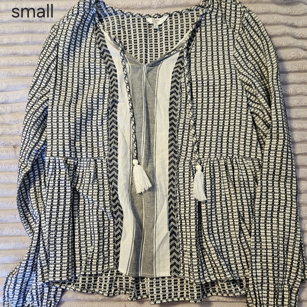 Women's Navy and White Patterned Top